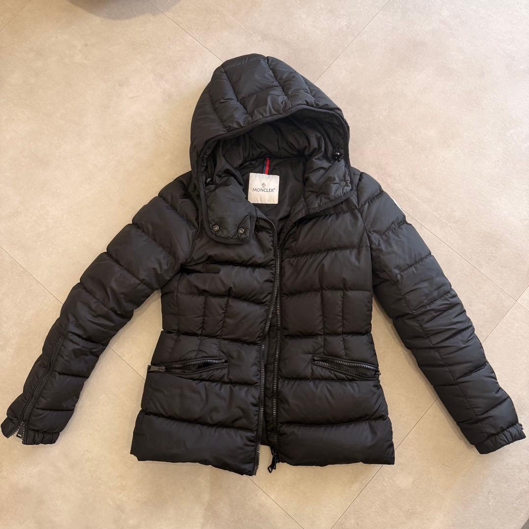 MONCLER 黒 フード付きダウンジャケット