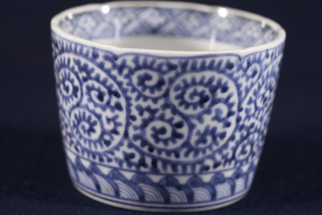 415　古伊万里大振染付浪速高台見込松竹梅蛸唐草図蕎麦猪口　江戸中期