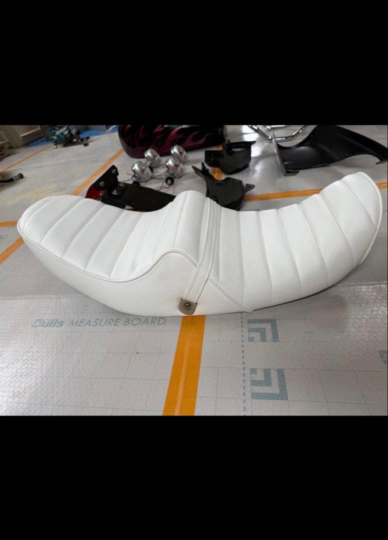 ゼファー1100 純正張り替え チョビ3 タックロールシート