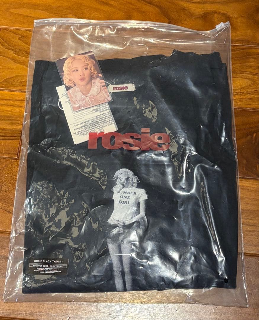 BLACKPINK ROSIE ロゼ BLACK T-SHIRT トレカ付き