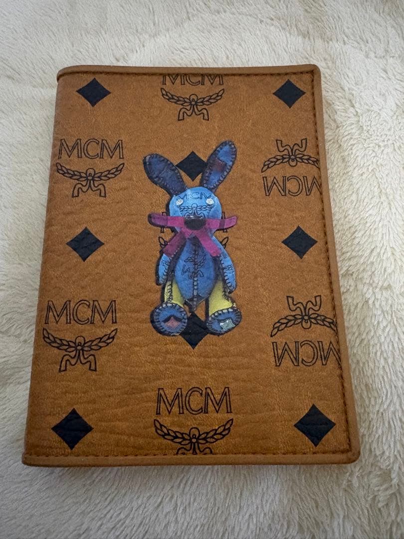 MCM ウサギデザイン パスポートケース ツキ MCM ウサギデザイン パスポートケース MCM エムシーエム
