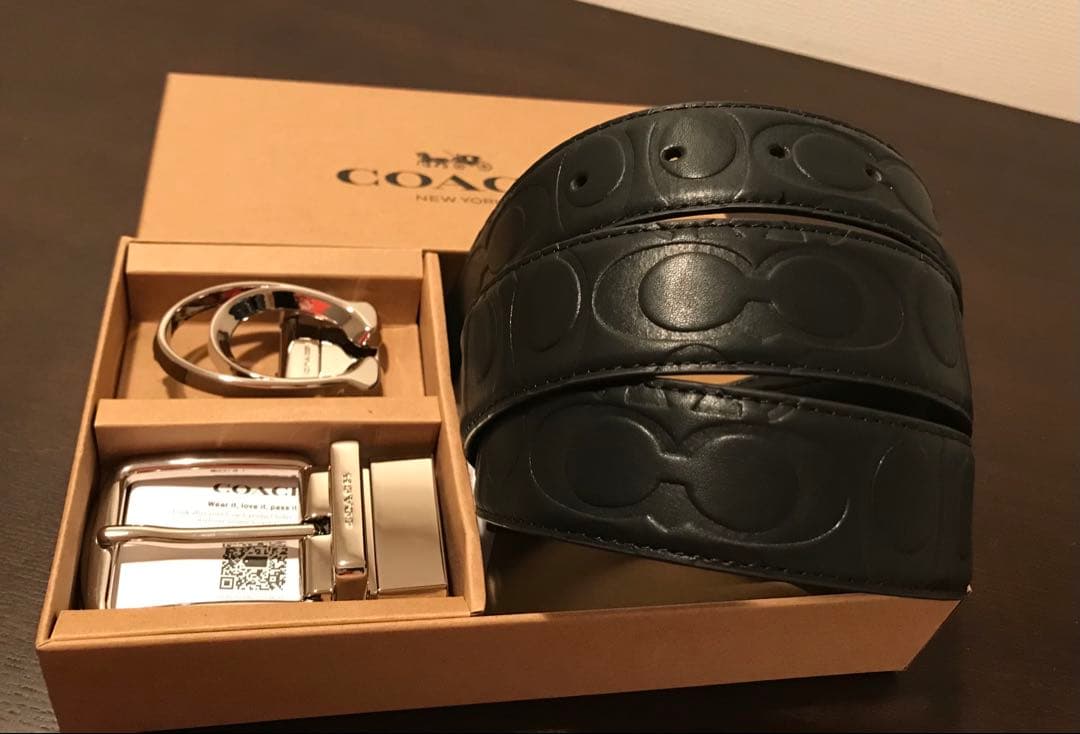 新品COACHコーチシグネチャーフリーサイズリバーシブルベルトギフト箱付き