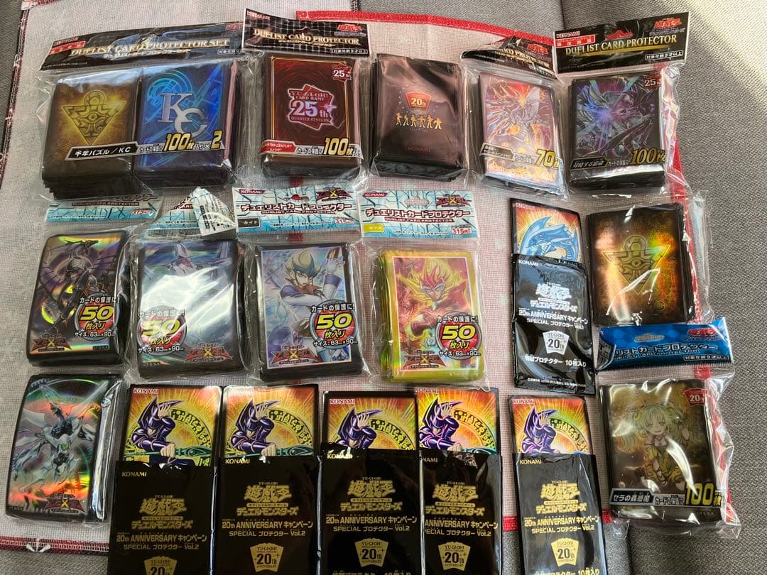 遊戯王　スリーブ、デッキ、未開封パックなど 遊戯王 - 【構築済みデッキ/匿名配送】遊戯デッキ56枚＋【新品未開封