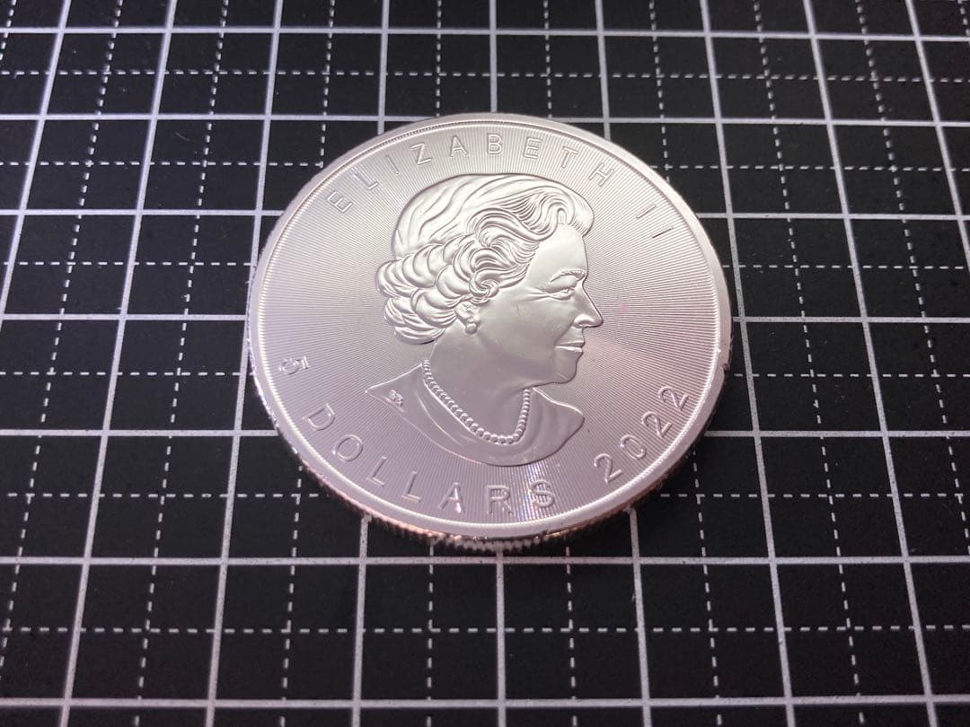 《カナダ》メイプルリーフ5ドル銀貨(2022年) ※小キズあり