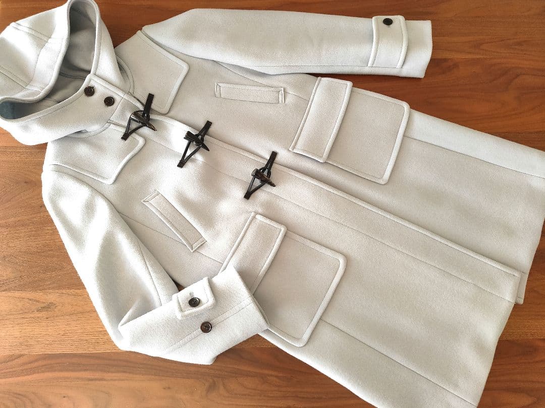 アクアスキュータム　ダッフルコート　水色