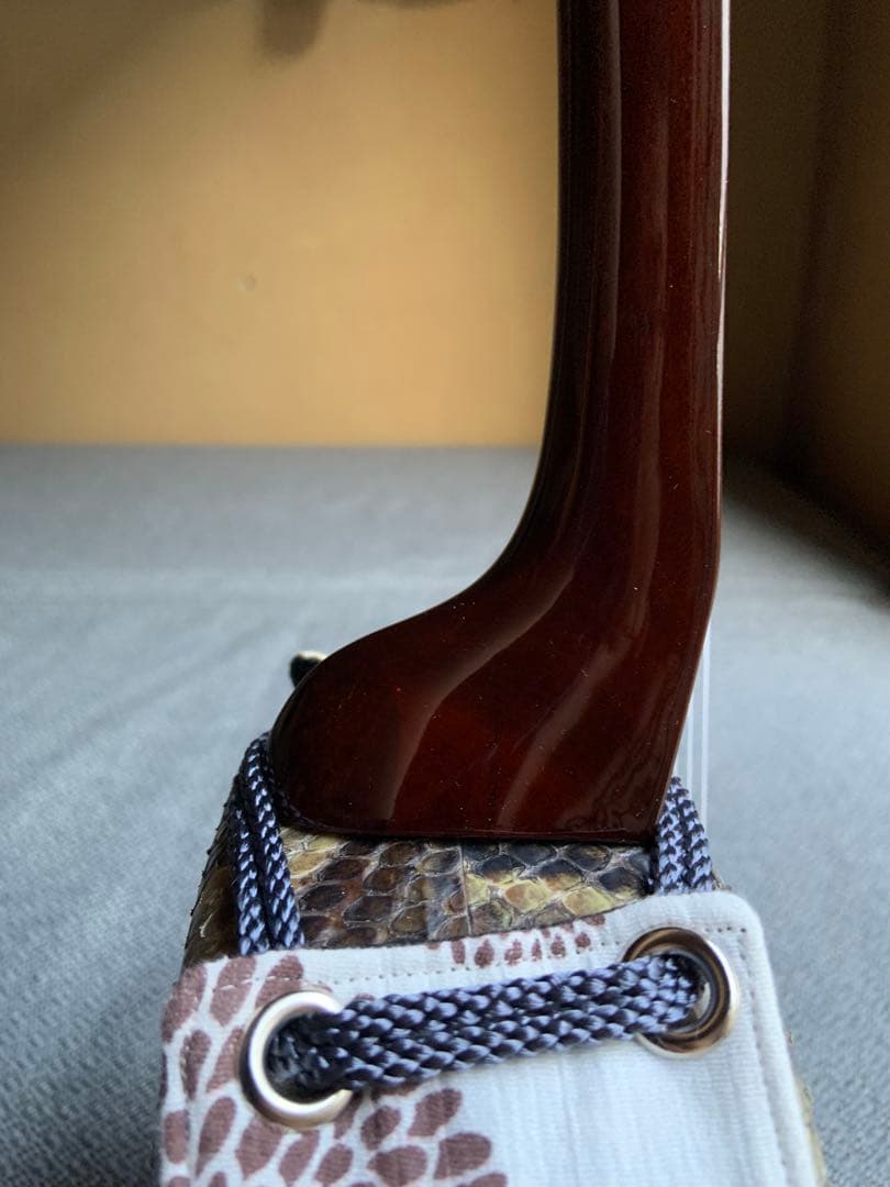 沖縄三線 知念大工型 ゆし木実 スンチー塗り - メルカリ