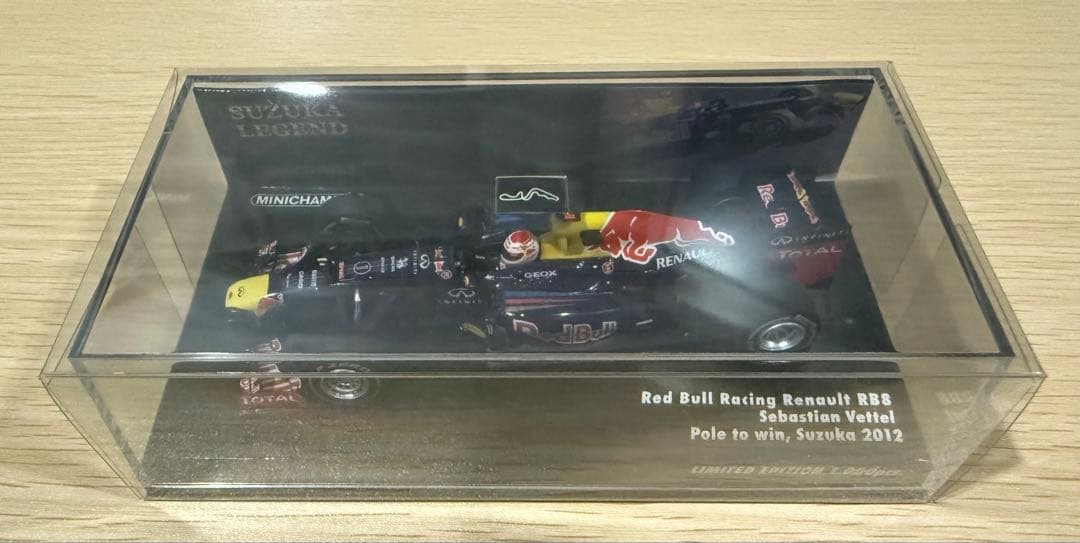 ミニチャンプス F1 1/43 レッドブルRB8 ベッテル　鈴鹿レジェンド
