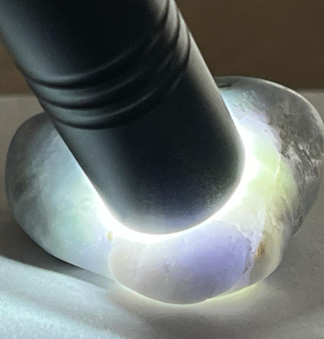 ［超綺麗］多色系 糸魚川翡翠 ラベンダー翡翠 原石 31.0g