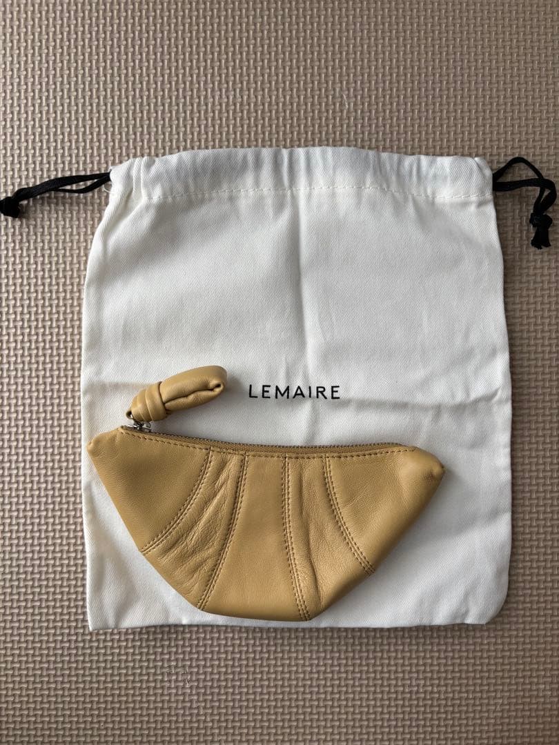 LEMAIRE ベージュ レザーポーチ 保存袋付き LEMAIRE（ルメール） ペーパーエフェクトレザー ラージ クロワッサン
