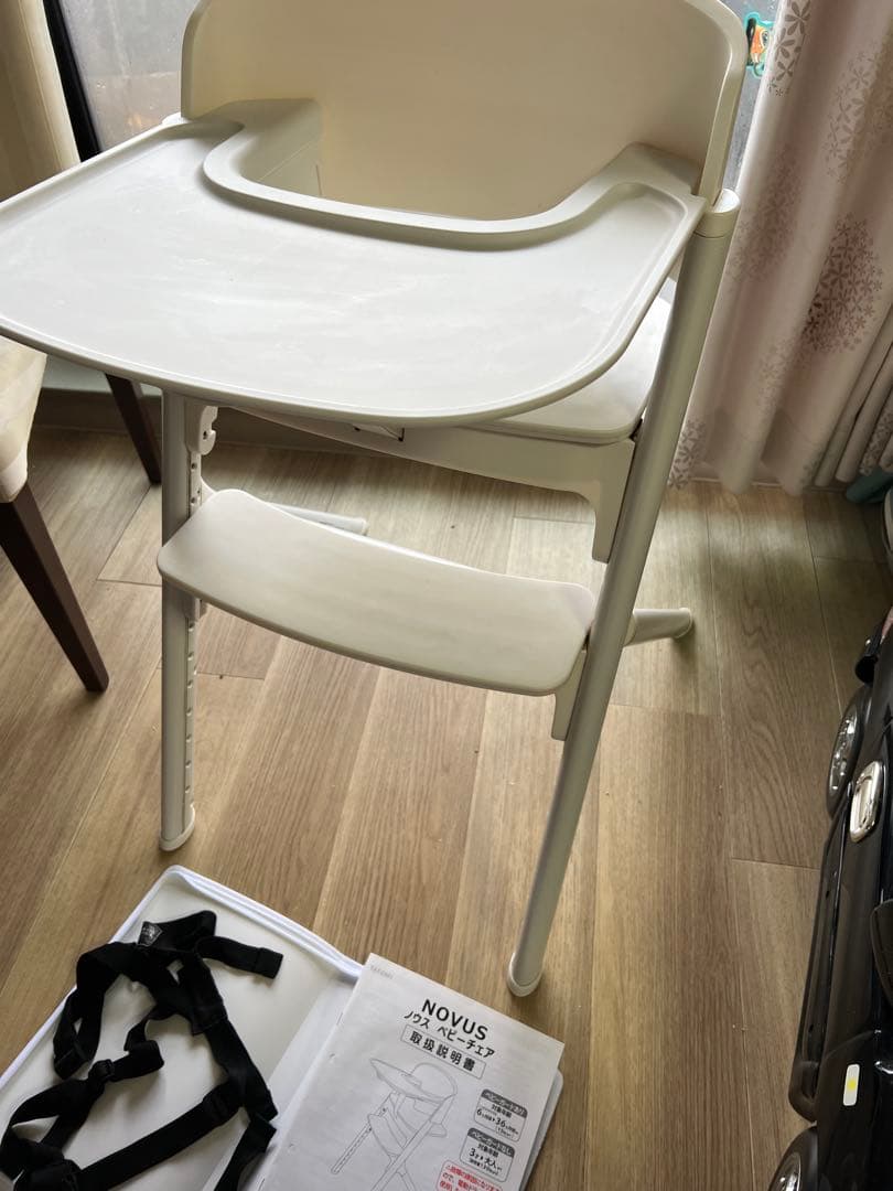 NOVUS ベビー高椅子 ホワイト