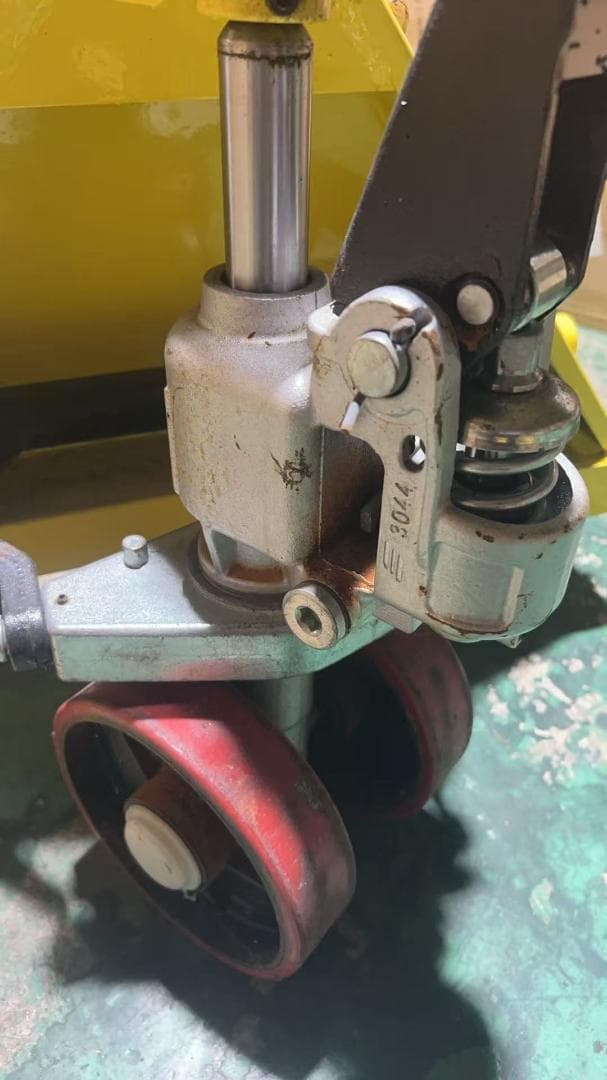 中古 ハンドリフト 2t 横 低床 75mm 幅690mm 爪長さ1190mm - メルカリ