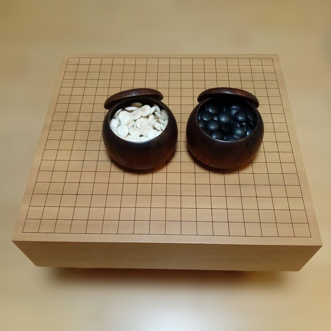 囲碁盤　新榧　碁盤　囲碁　ヘソあり　蛤碁石　はまぐり 楽天市場】高級囲碁盤セット 新榧（かや）10号卓上接合碁盤と蛤碁石