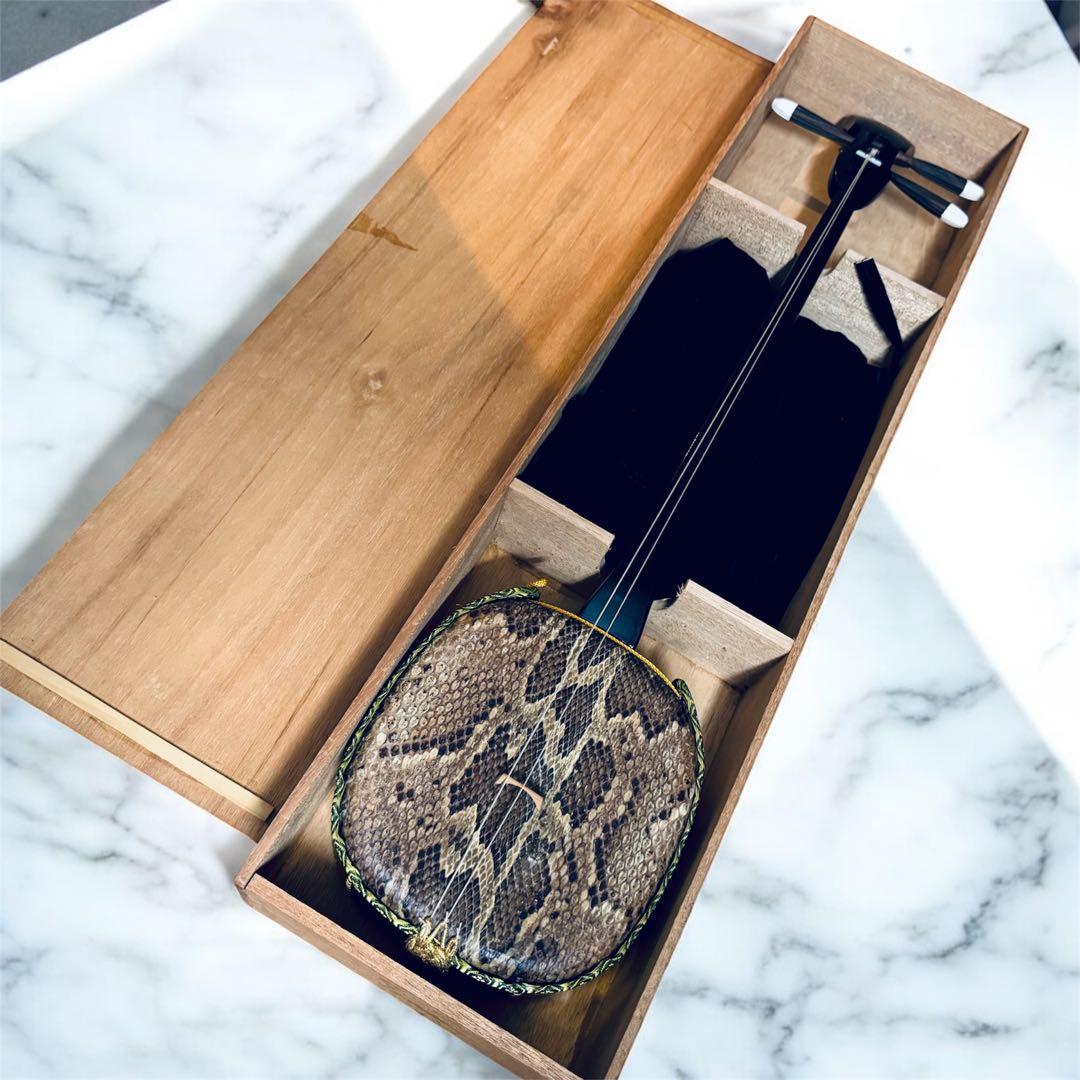 三線 本皮使用 蛇皮張り 沖縄伝統楽器　収納袋・木箱付　現状品　ジャンク