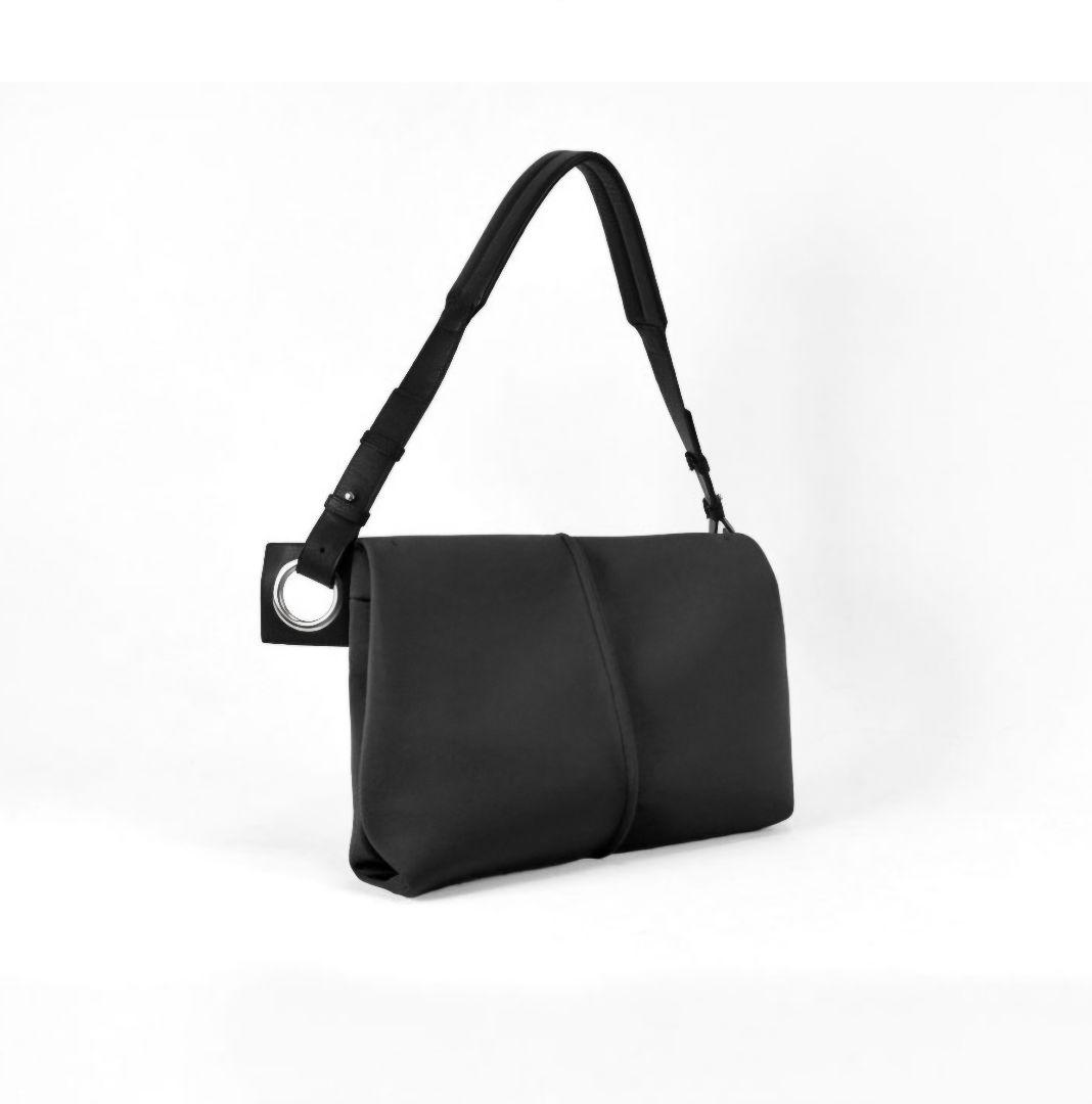 美品　kawa-kawa　ボディバッグLサイズ