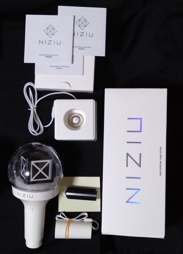NiziU ペンライト 2本セット 動作確認済 即日発送可 LIGHTSTICK - メルカリ