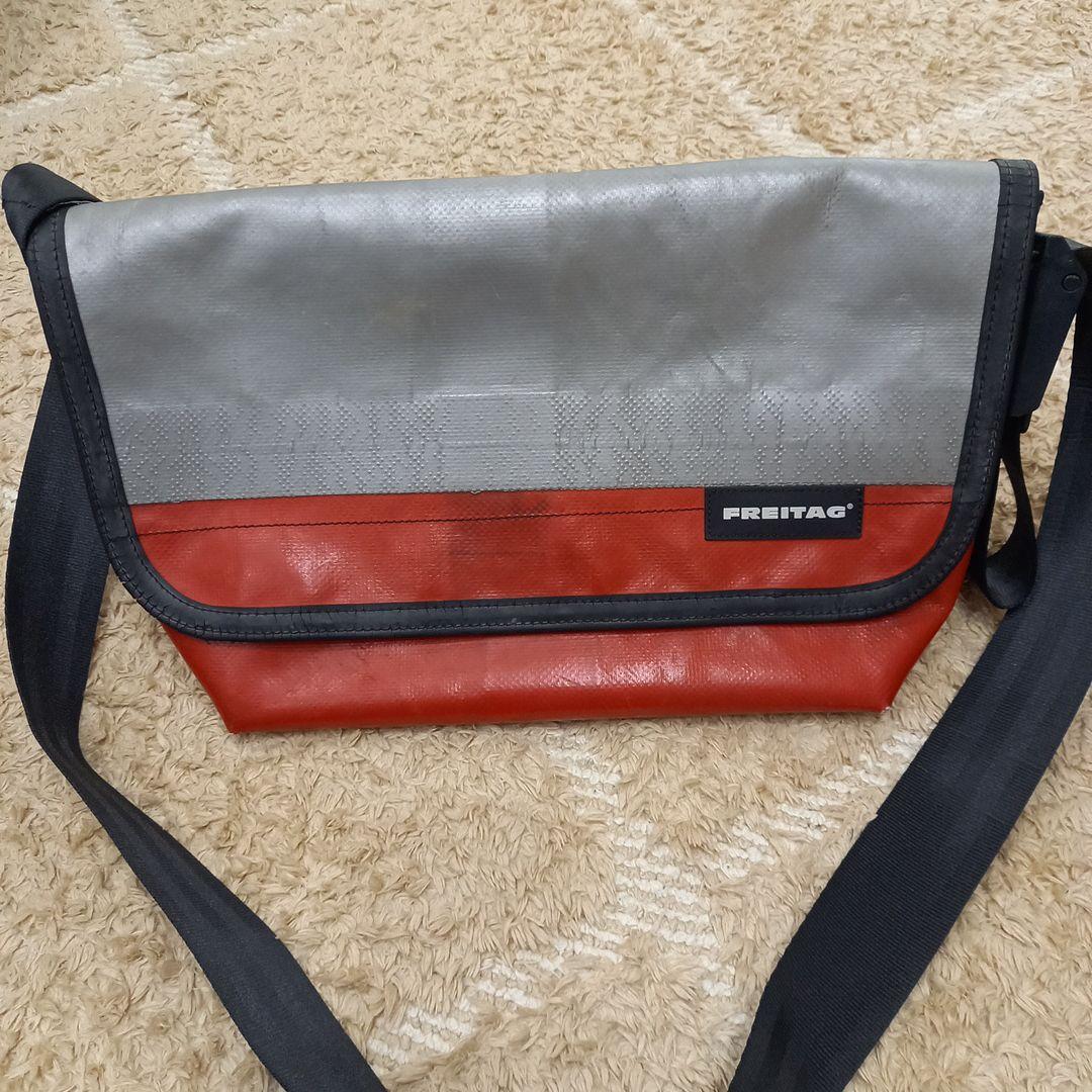 FREITAG メッセンジャーバッグ グレー/レッド