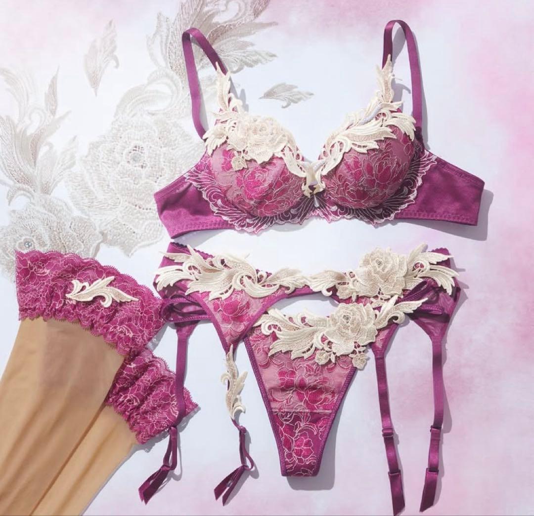 サルート94プレステージ 完売品　ガーターベルト　WIカラー ワコール Wacoal サルート Salute 24SS 03G GTJ603 ガーターベルト M