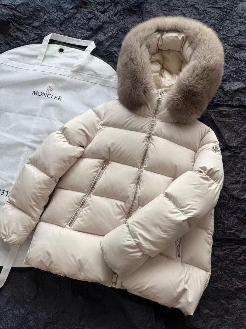 ✨MONCLER✨美品 クリーム色 ダウンジャケット