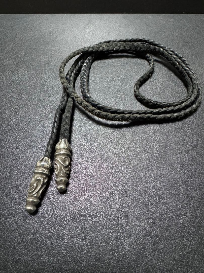 クロムハーツ ラージ スクロール レザー ブレード クロムハーツタイニーレザーブレードラージスクロールボロチップ