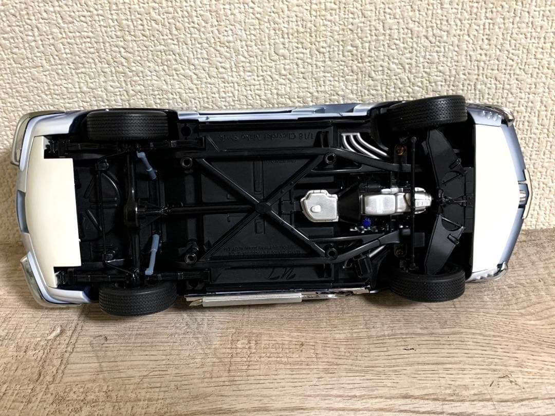 希少】1/18 シボレーコルベット 1961マコシャーク(ブルー） UTモデル