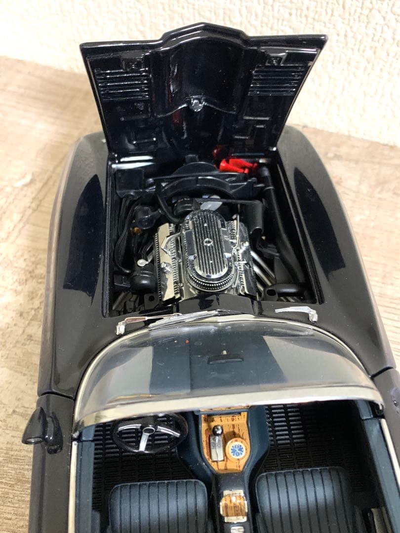 希少】1/18 シボレーコルベット 1961マコシャーク(ブルー） UTモデル