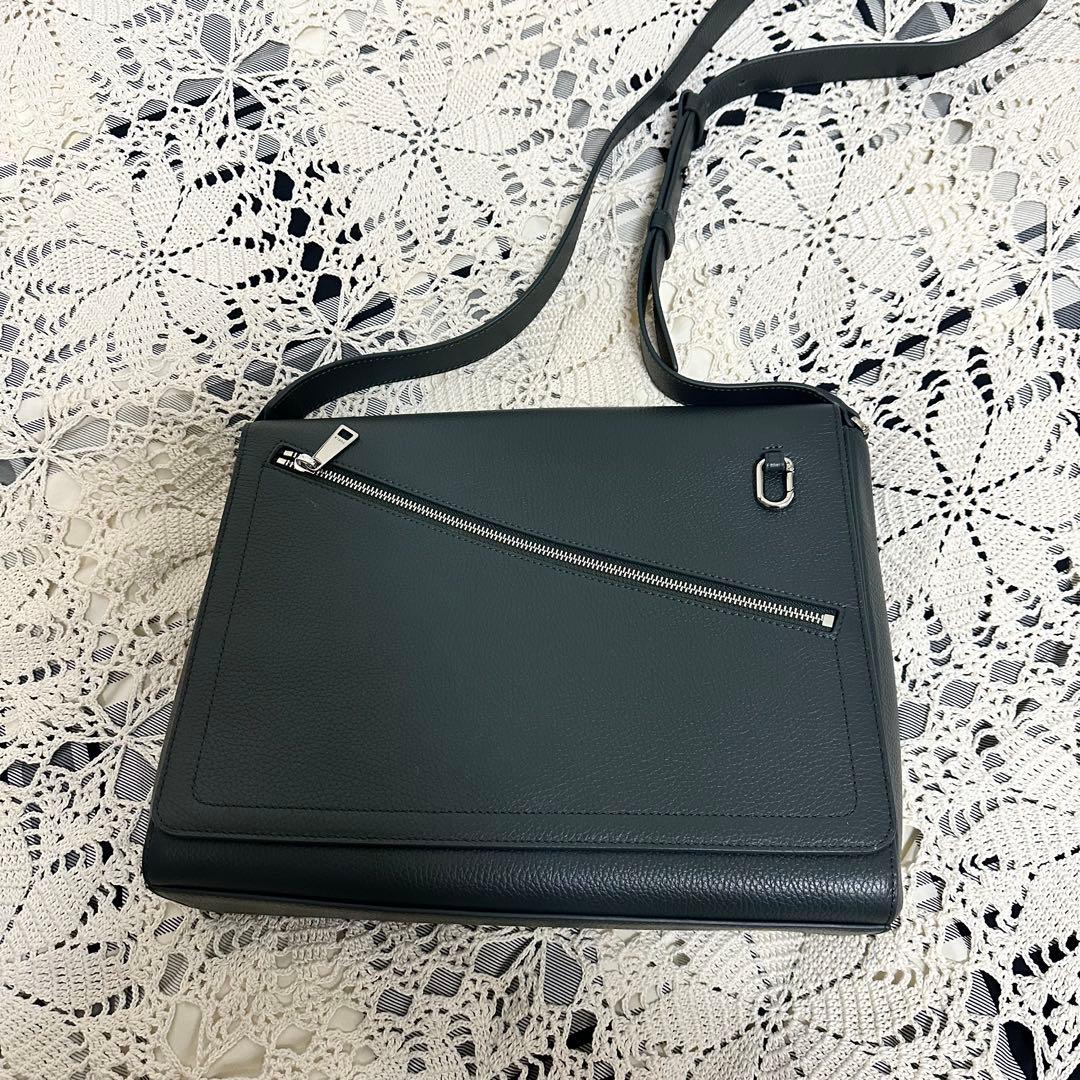 現行モデル☆定価77000円☆ほぼ未使用☆フルラ☆メッセンジャーバッグ☆グレー