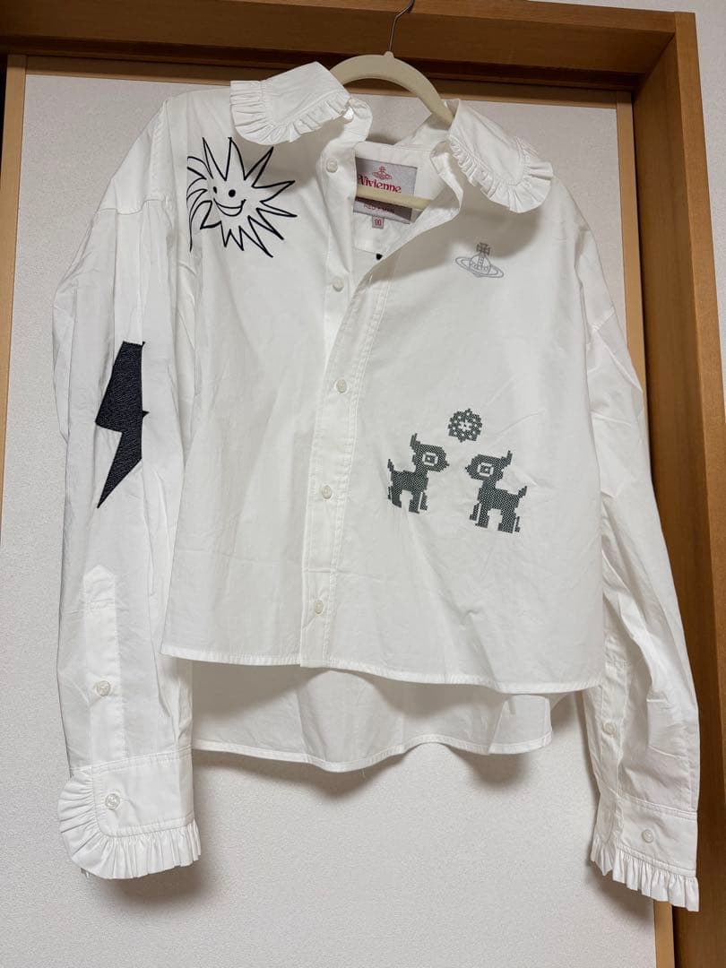 Vivienne Westwood 原宿ラフォーレ限定 刺繍 フリルシャツ Vivienne Westwood RED LABELのラフォーレ原宿店10周年を祝う限定