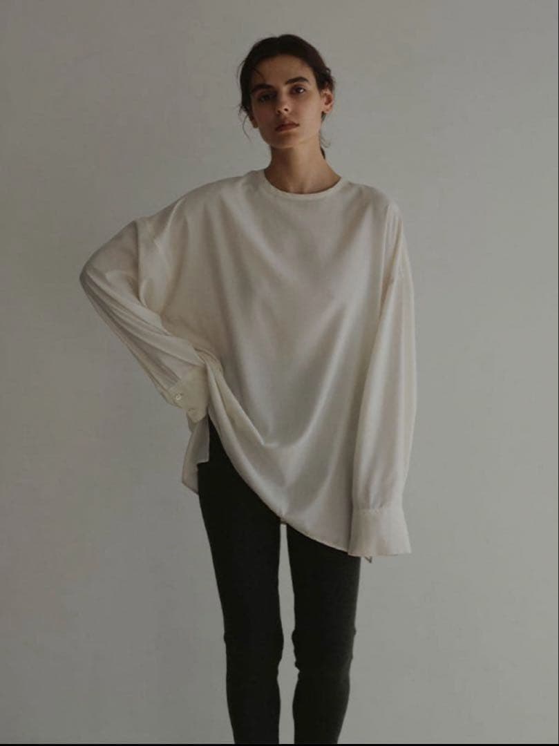 クルーネックオーバーサイズプルオーバー