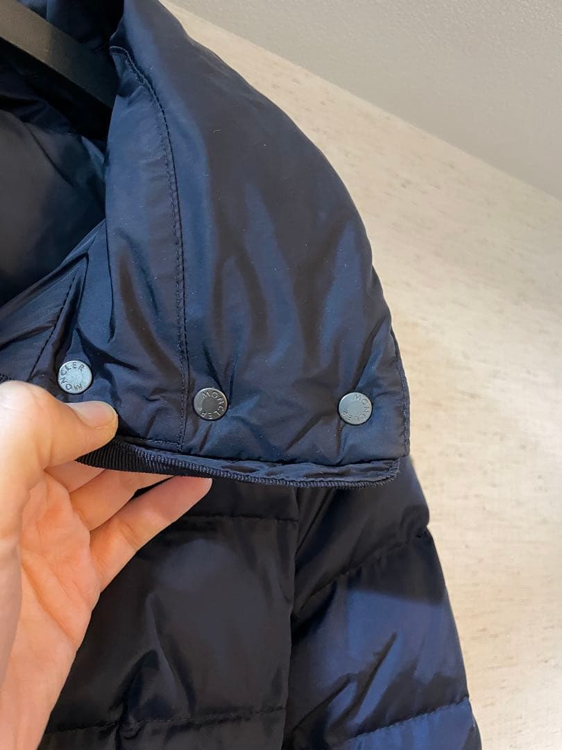 ぴ*き様 モンクレール ネイビー フード付き ダウンジャケット - メルカリ
