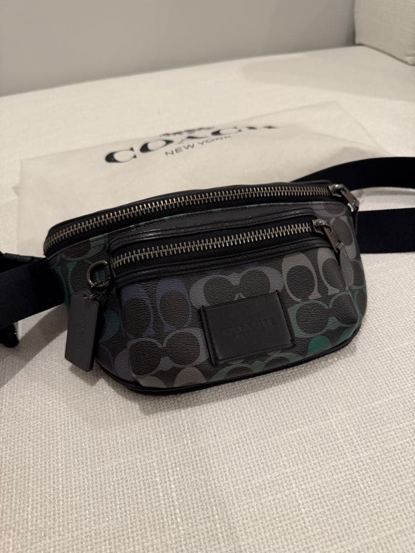 COACH ボディバッグ・ウエストポーチ ブラック・グレー・グリーン