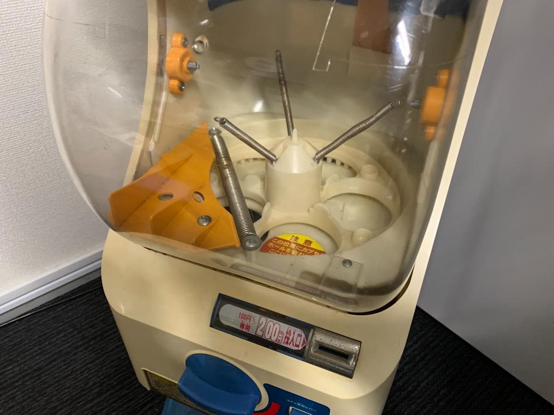 YUJINユージン ガチャガチャ 本体◇中古スリムボーイ◇新品カギ付き