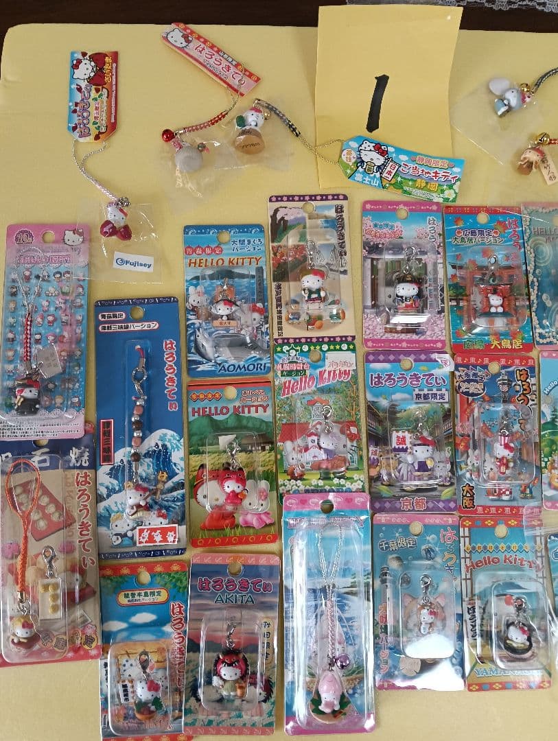 1　ご当地ハローキティファスナーストラップなど日本全国47都道府県制覇！＋１個 ペタペタ貼って旅行気分！あすなろ舎「全国ご当地キティステッカー」