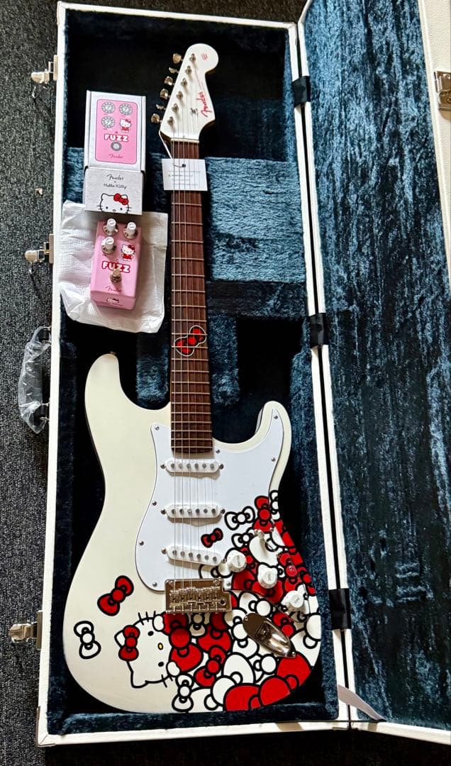 Fender Hello Kitty Stratocaster Fuzz セット