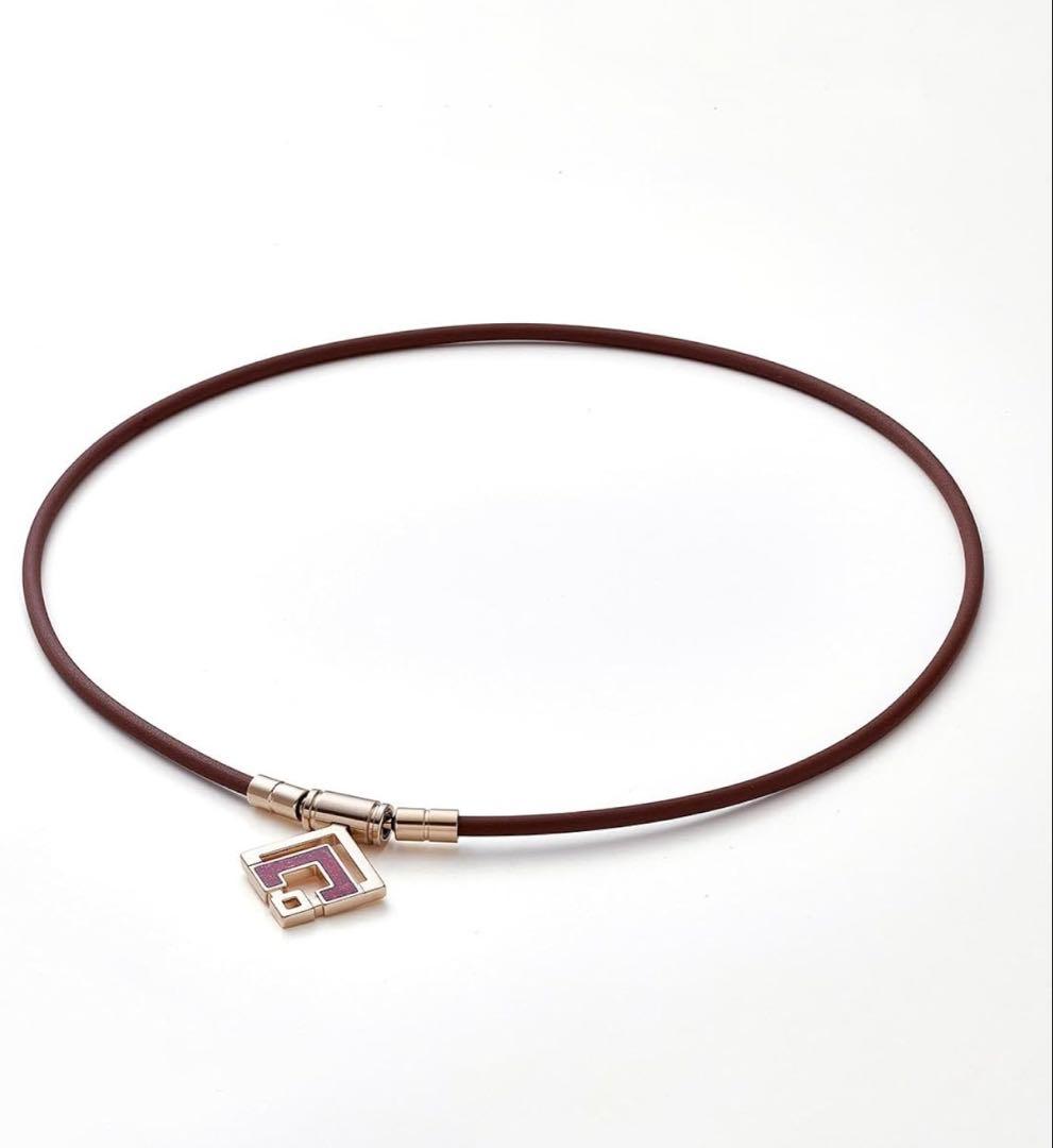 ブラックレザー ネックレス ダイヤモンド型