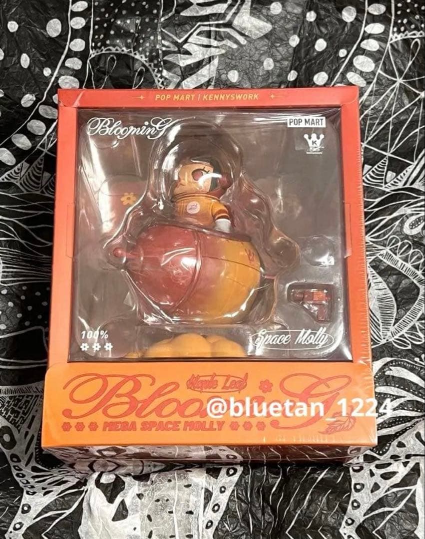 カナダ　MEGA SPACE MOLLY 100% Blooming MEGA SPACE MOLLY 100% Blooming-Fleur de lys - POP MART (Japan)