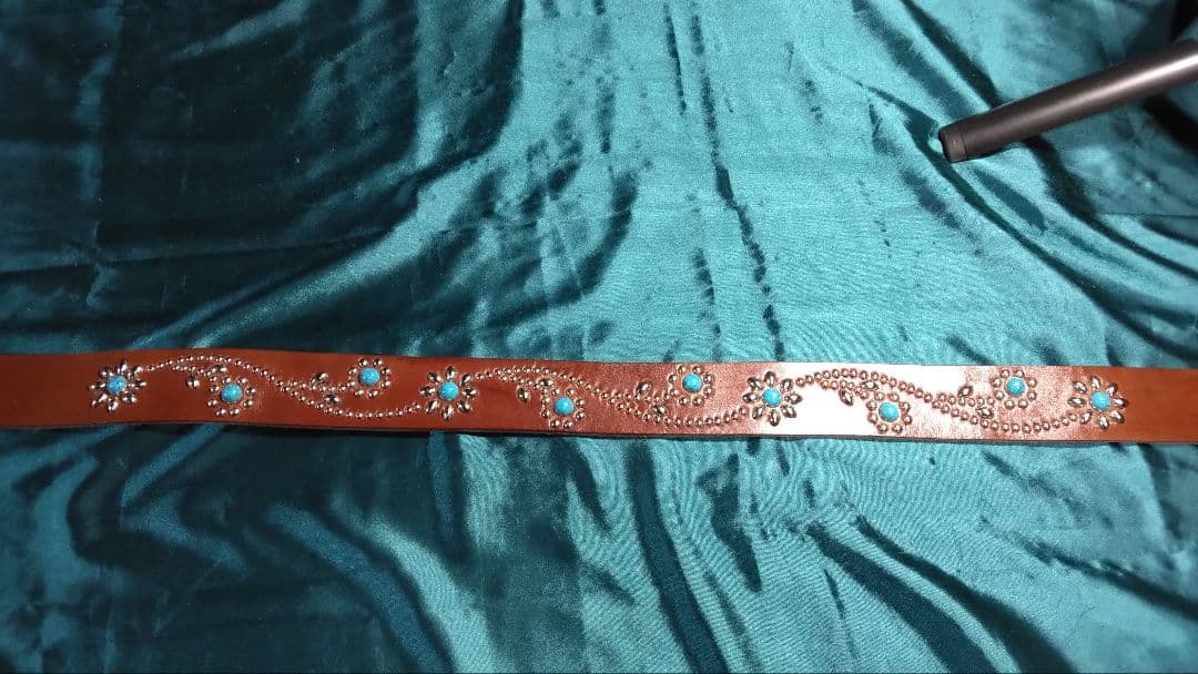 昭南ベンズレザーツタ＆フラワースタッズベルトチョコ - メルカリ