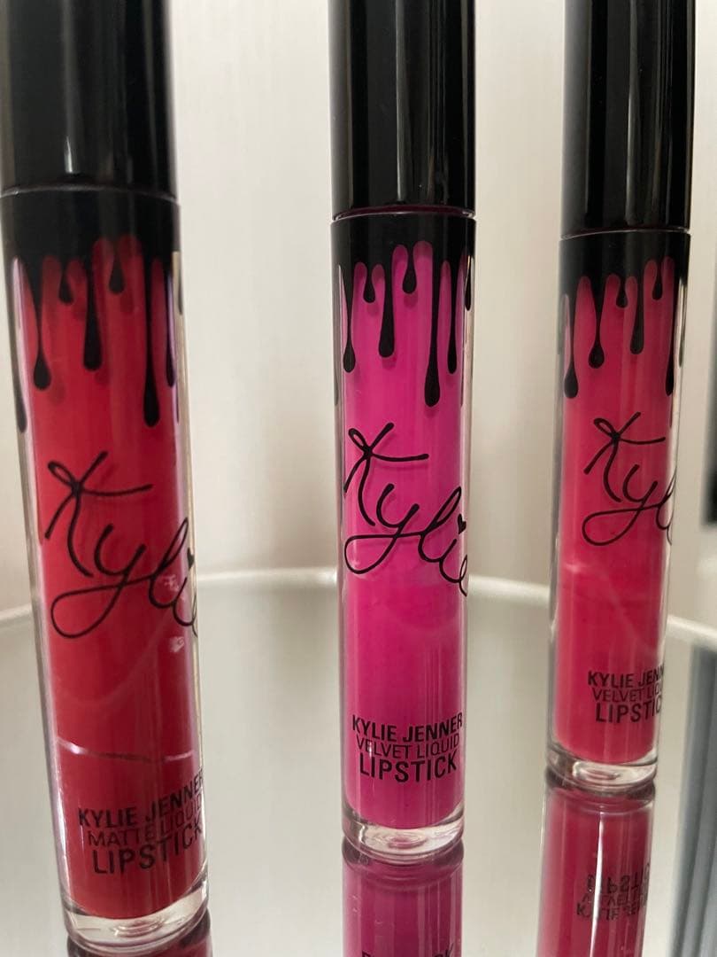 【輝くスタイルを手に入れるセレブカイリージェンナーのマットリップ3本セット】