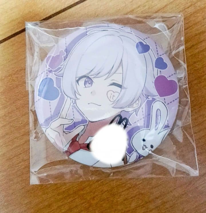 いれいす 初兎 缶バ サイン入り - メルカリ