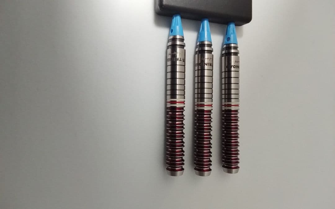 TRiNiDAD GOMEZ TYPE 16!極美品!新品同品！ダーツセット赤 - メルカリ