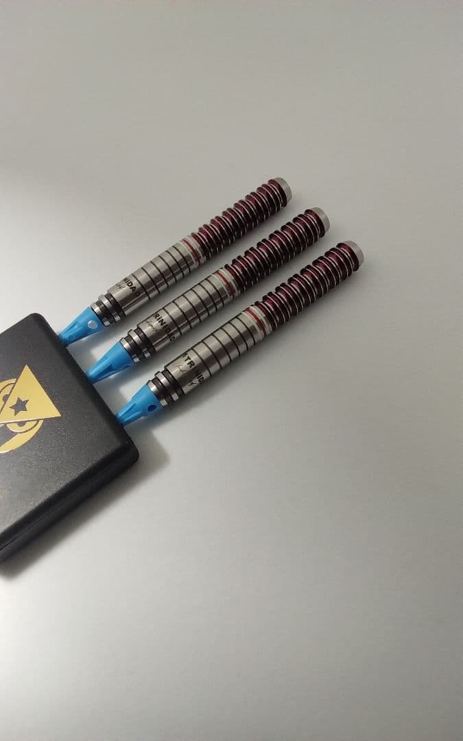 TRiNiDAD GOMEZ TYPE 16!極美品!新品同品！ダーツセット赤 - メルカリ