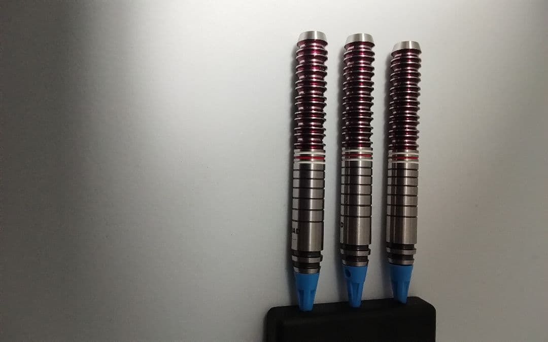 TRiNiDAD GOMEZ TYPE 16!極美品!新品同品！ダーツセット赤 - メルカリ