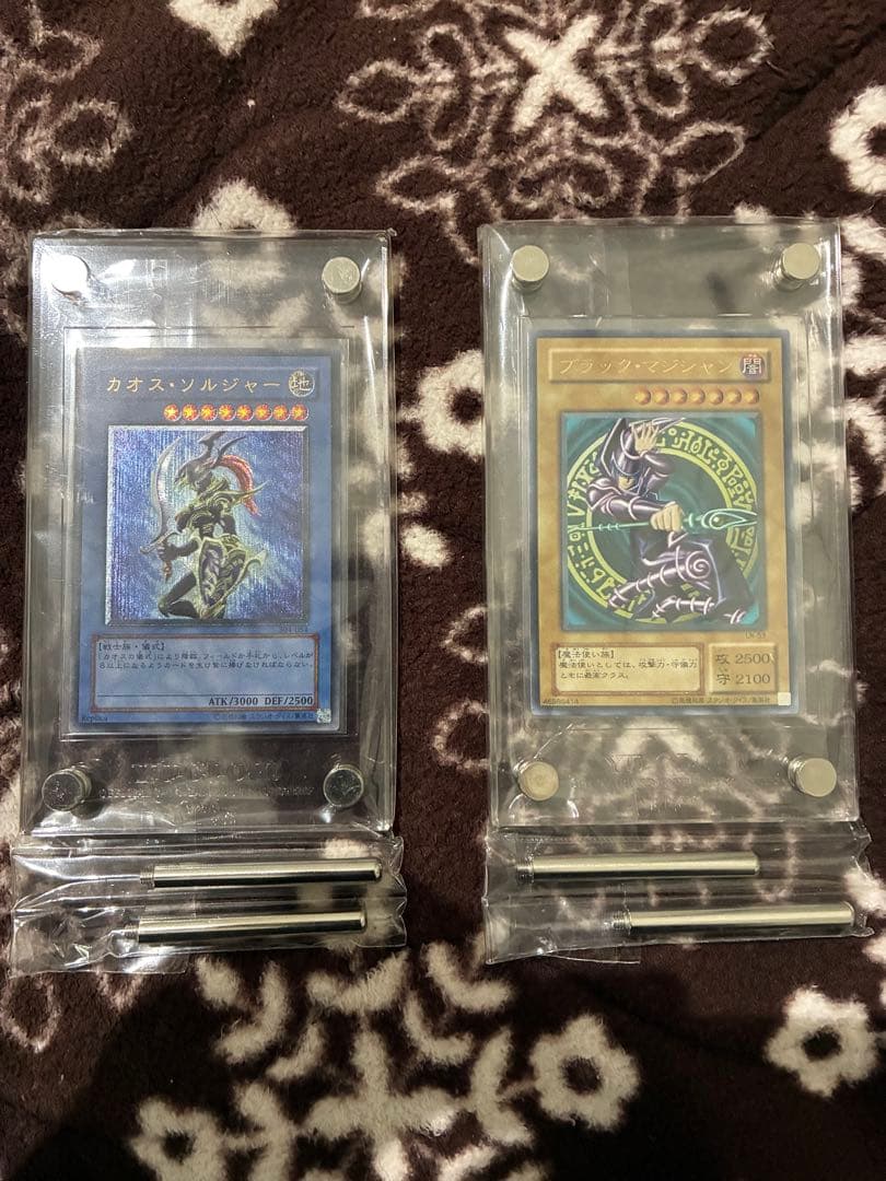 ★レリーフ★遊戯王 カオスソルジャー、ブラックマジシャン 公式スクリューダウン付