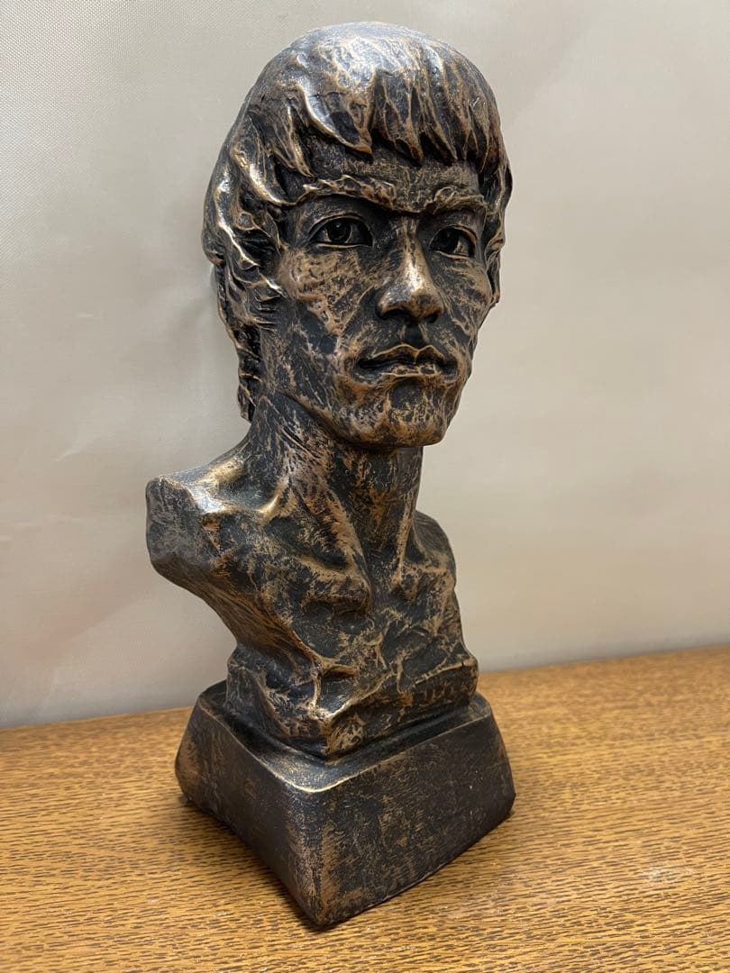 BRUCE LEE ブルース・リーの胸像　ブロンズ肖像　約30cm 如水」ブルース・リー(李小龍)半身彫刻 馬富強先生の作品 – Bruce Lee Club