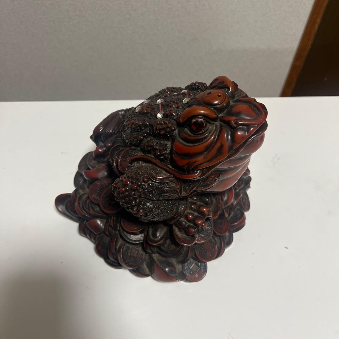 木製カエル彫刻 宝物の付き