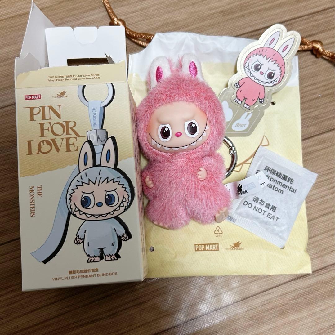 LABUBU ラブブ PIN FOR LOV ハート アルファベット - メルカリ