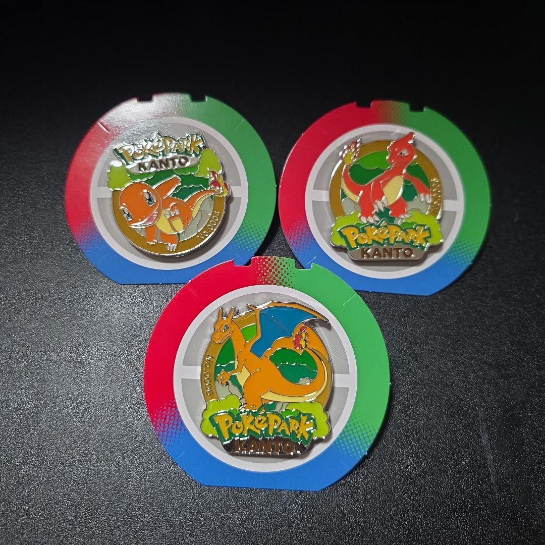 ポケパークカントー ピンバッジ ヒトカゲ リザード リザードン+ボール3つ