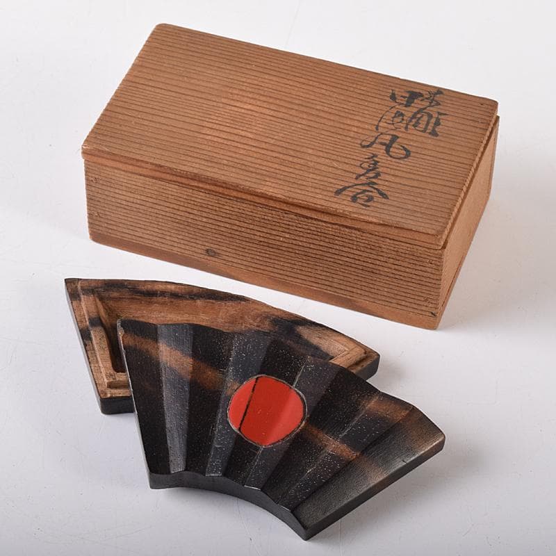 茶道具　寿石造　黒柿　日の丸　扇形香合　共箱　M　R7925