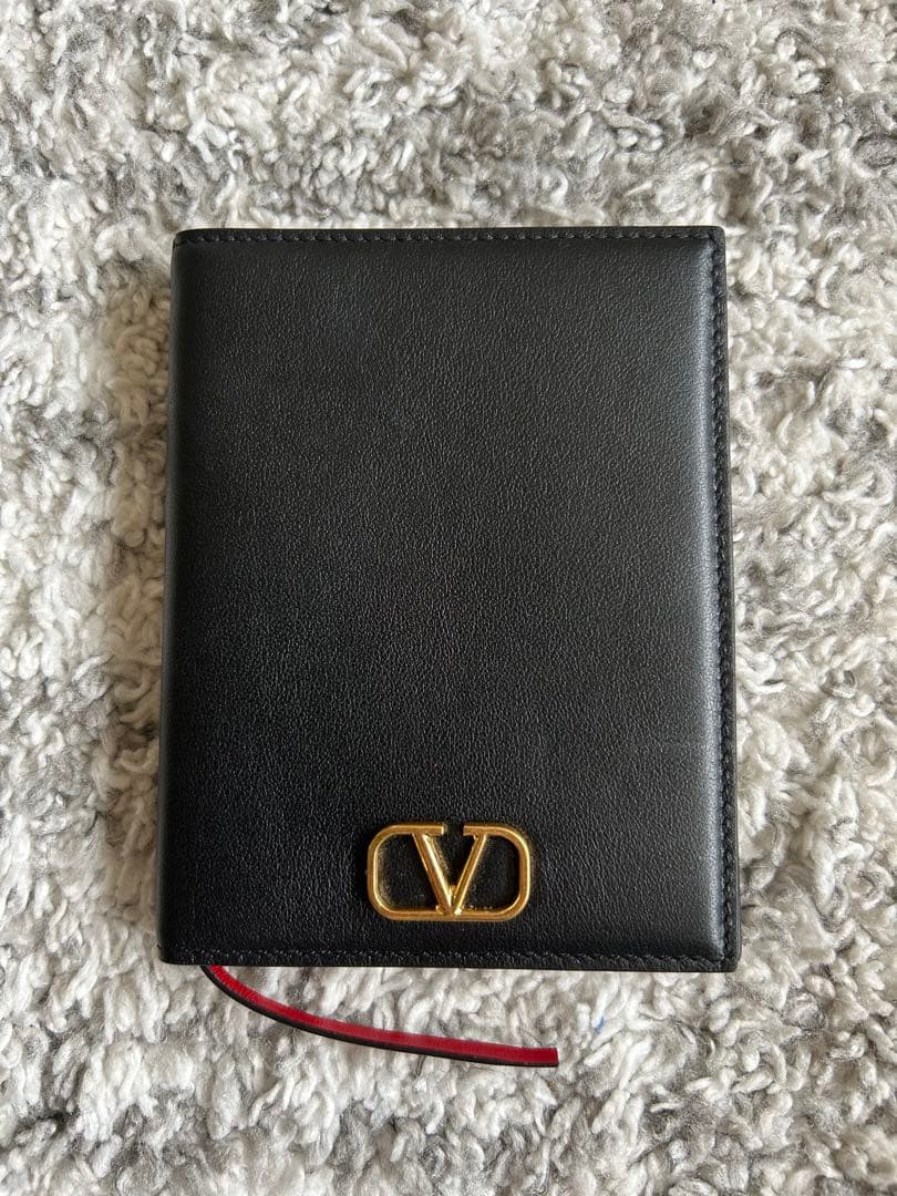 Valentino 黒 レザー パスポートケース 美品 VALENTINO GARAVANI ヴァレンティノ ガラヴァーニ カードホルダー