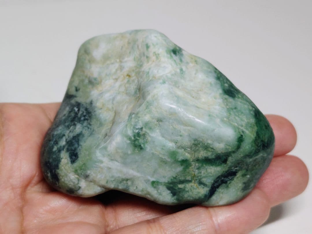 白緑 283g 翡翠 ヒスイ 原石 鑑賞石 自然石 誕生石 鉱物 鉱石 水石