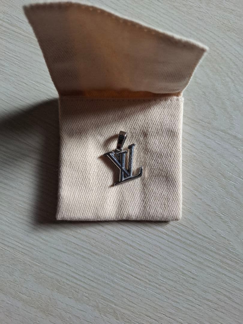 ルイヴィトン ネックレス チャームのみ 表参道店購入 中古品